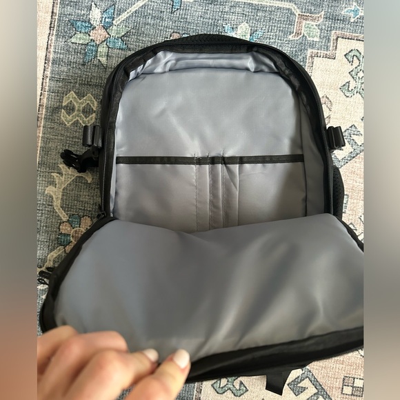 Expandable compression backpack - Picture 8 of 9